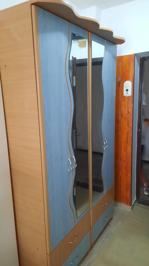 Lovely 1 Bedroom Apartment With Free Street Parking Бухарест Экстерьер фото