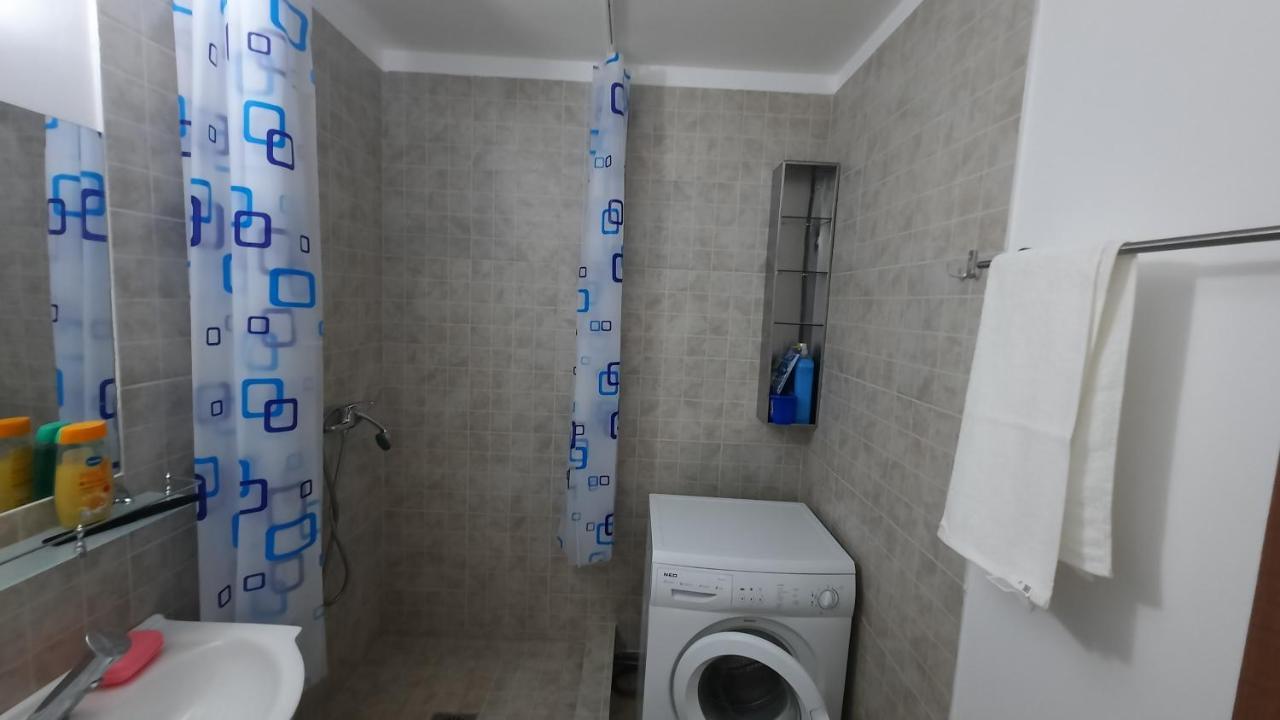 Lovely 1 Bedroom Apartment With Free Street Parking Бухарест Экстерьер фото