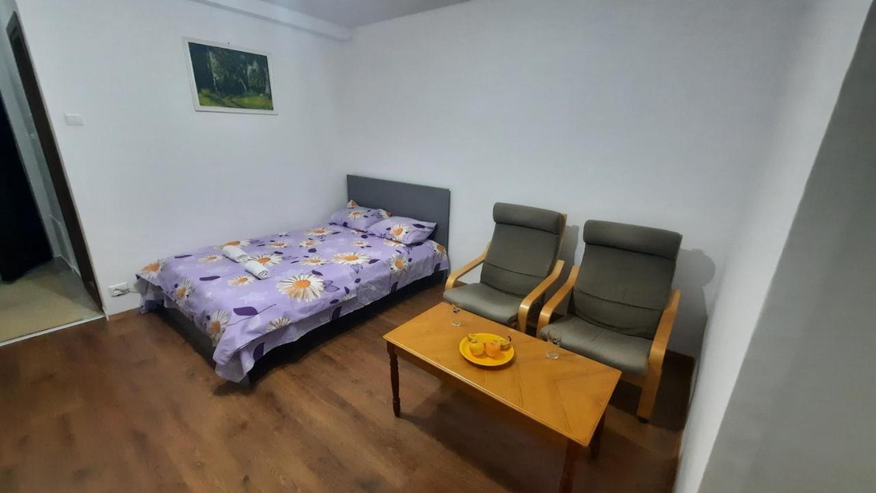Lovely 1 Bedroom Apartment With Free Street Parking Бухарест Экстерьер фото