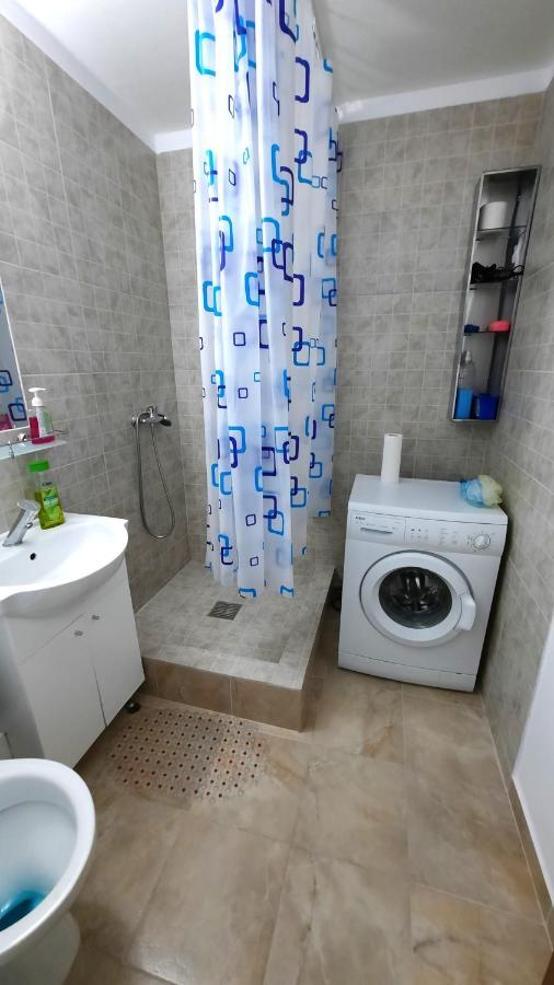 Lovely 1 Bedroom Apartment With Free Street Parking Бухарест Экстерьер фото