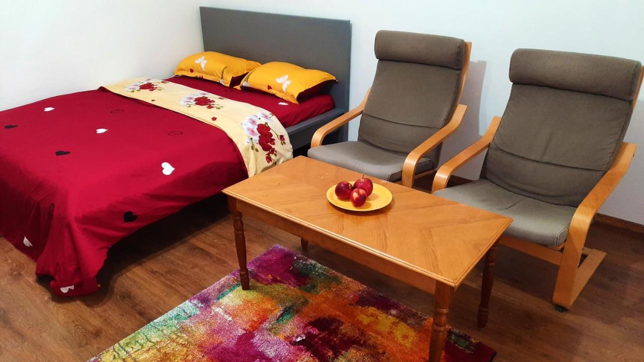 Lovely 1 Bedroom Apartment With Free Street Parking Бухарест Экстерьер фото